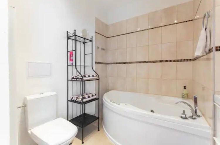 Lenka'S Cozy Red Studio + Lenka'S Cozy Gold Apartment プラハ エクステリア 写真